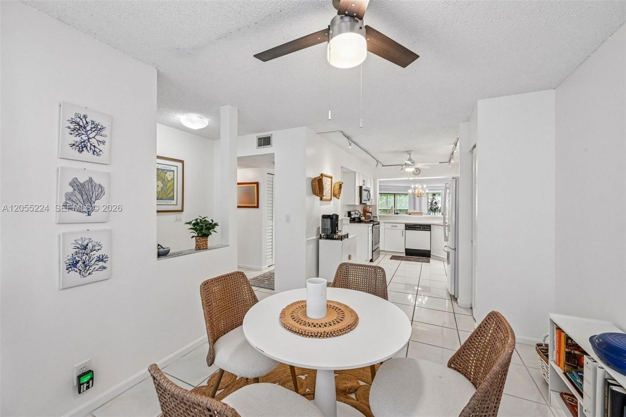 7468 Fairfax Dr , Unit 302, Tamarac, FL 33321 Photo