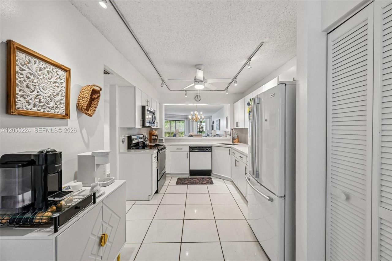 7468 Fairfax Dr , Unit 302, Tamarac, FL 33321 Photo