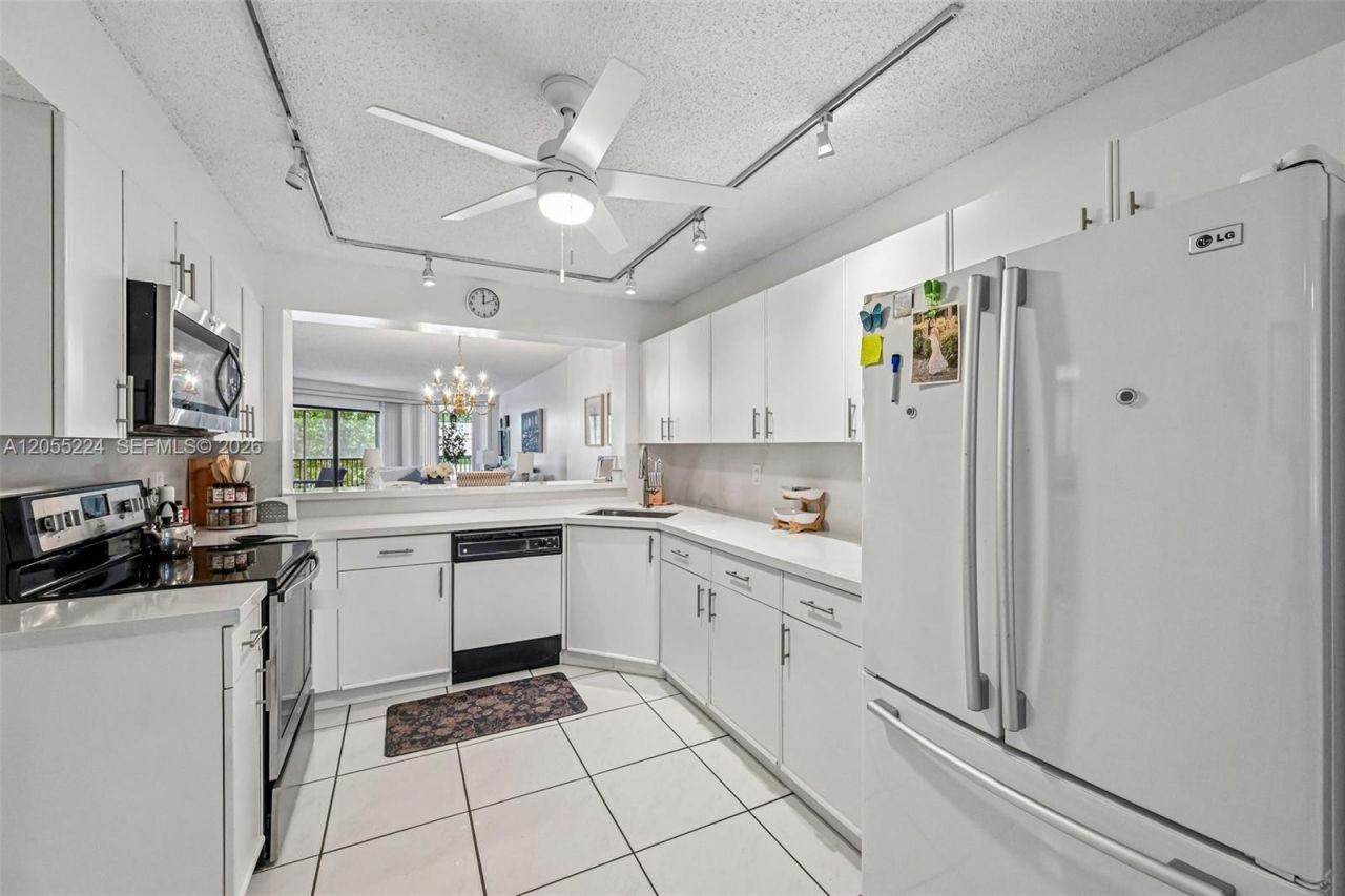 7468 Fairfax Dr , Unit 302, Tamarac, FL 33321 Photo