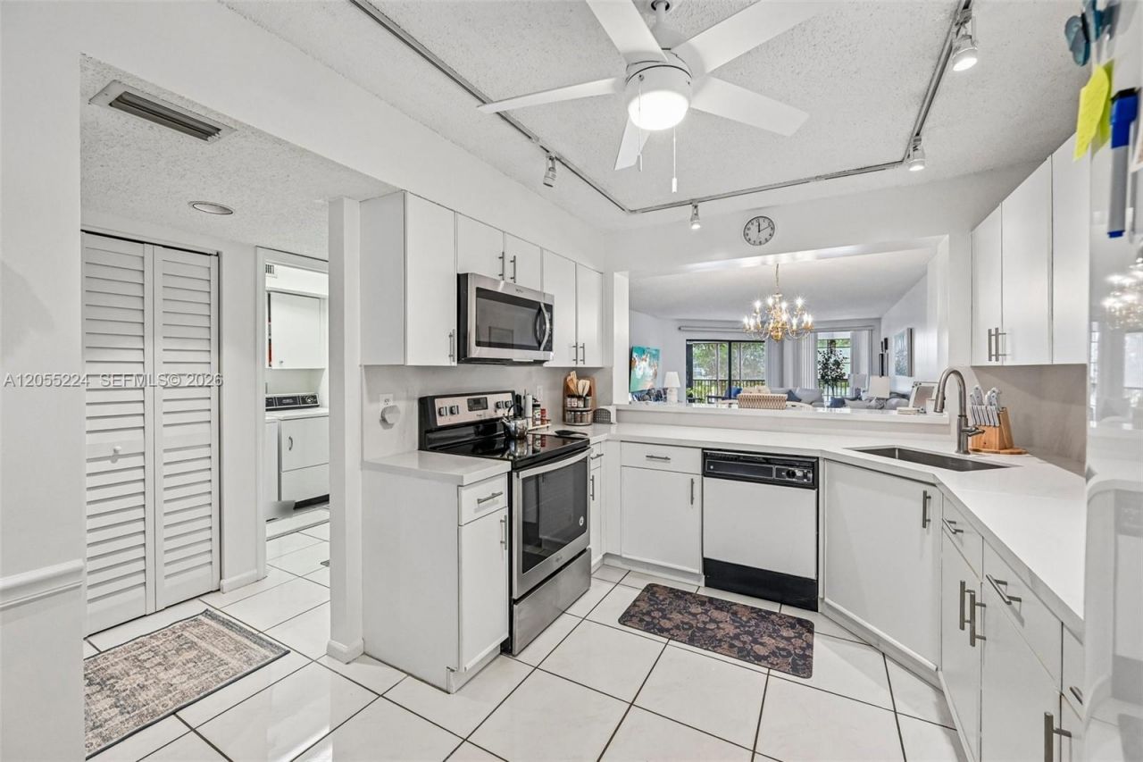 7468 Fairfax Dr , Unit 302, Tamarac, FL 33321 Photo