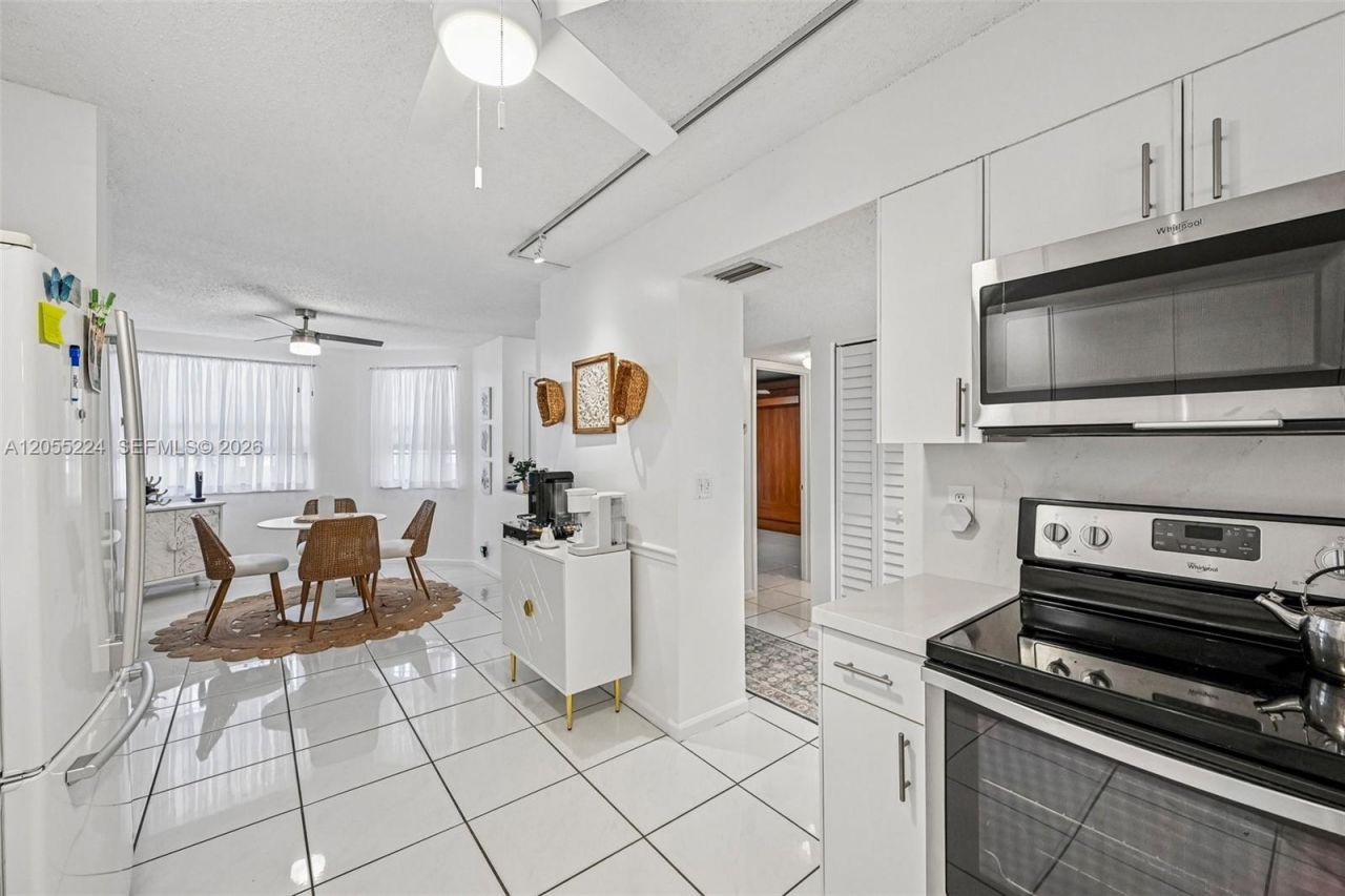 7468 Fairfax Dr , Unit 302, Tamarac, FL 33321 Photo