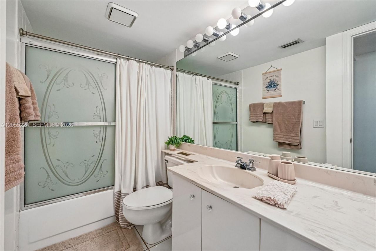 7468 Fairfax Dr , Unit 302, Tamarac, FL 33321 Photo
