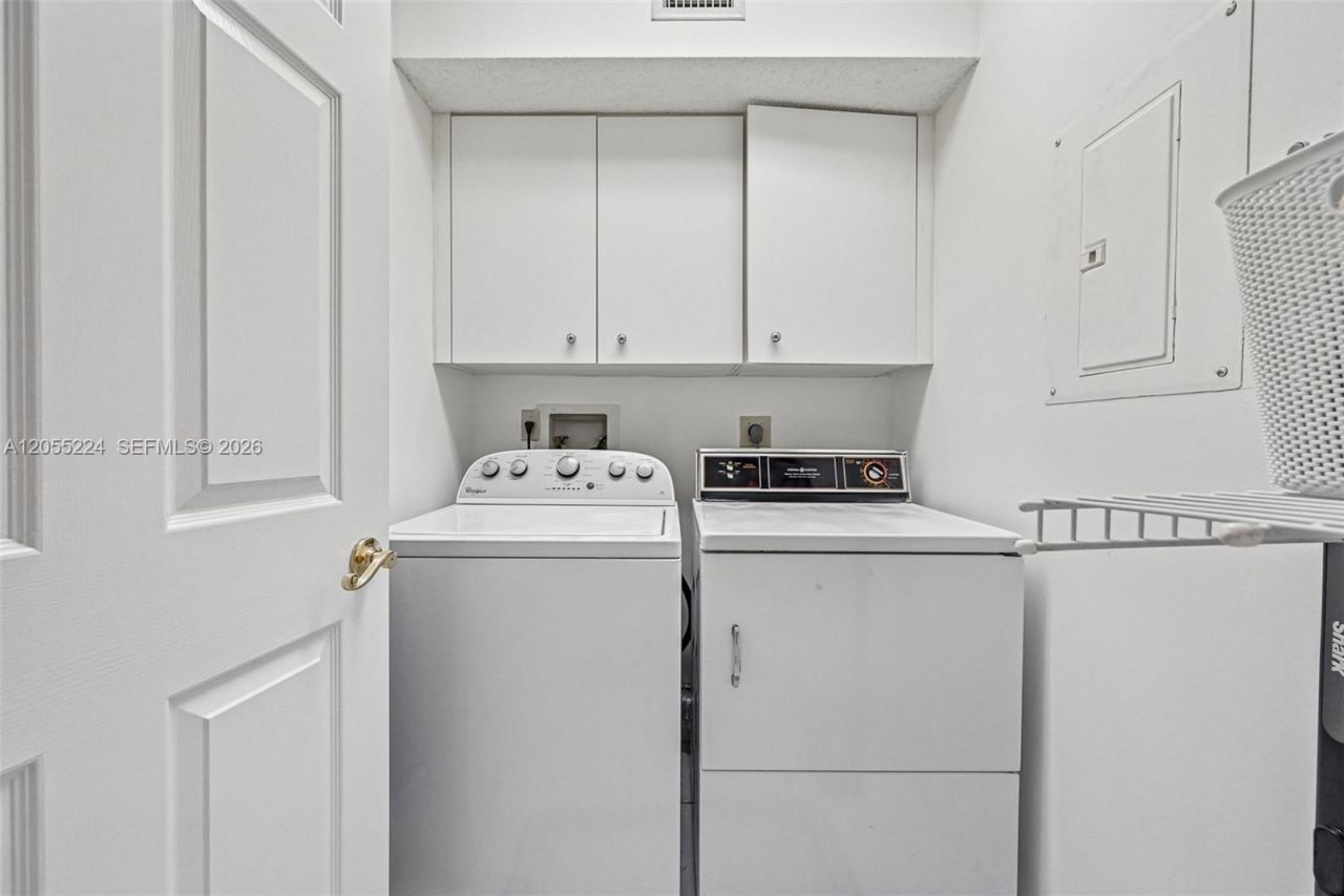 7468 Fairfax Dr , Unit 302, Tamarac, FL 33321 Photo