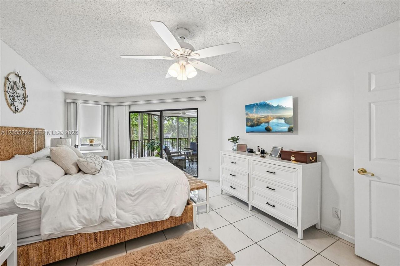 7468 Fairfax Dr , Unit 302, Tamarac, FL 33321 Photo