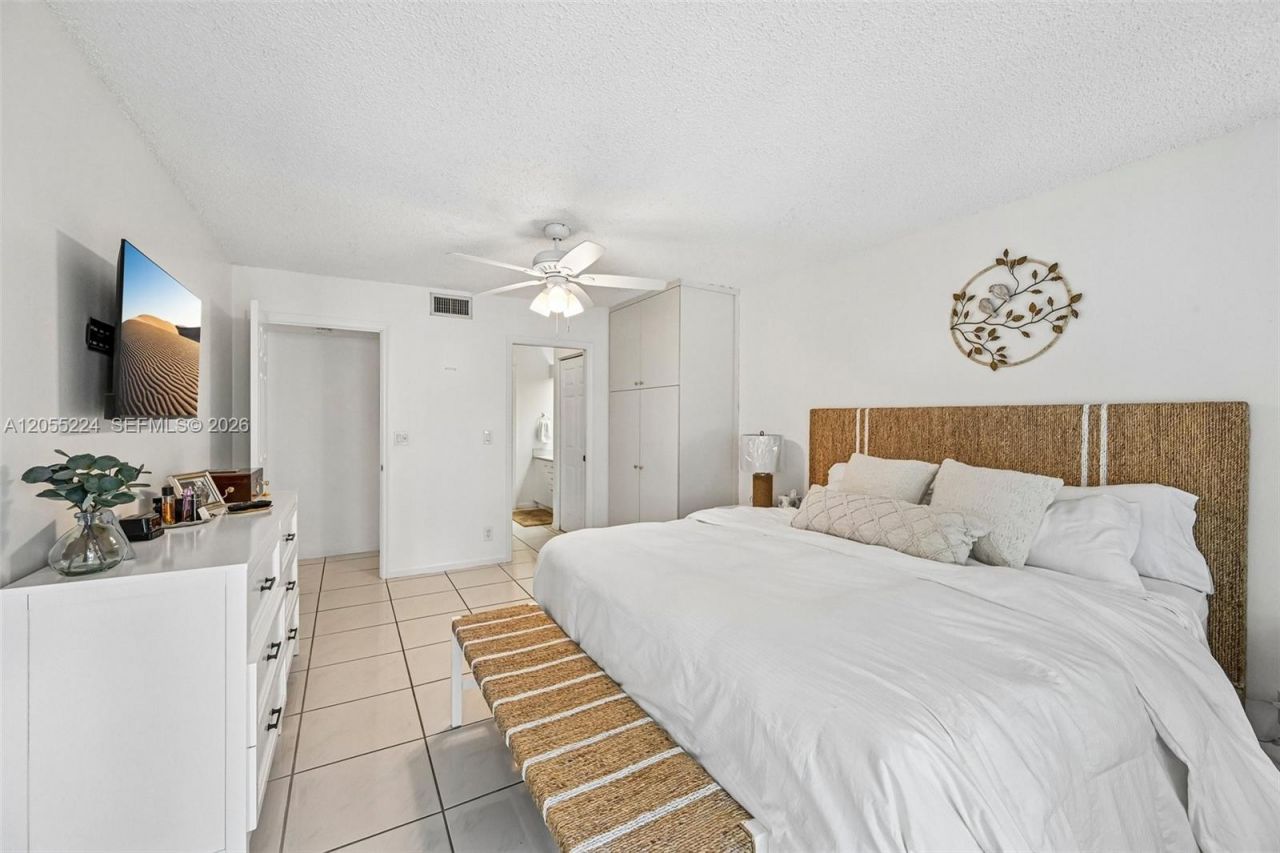 7468 Fairfax Dr , Unit 302, Tamarac, FL 33321 Photo