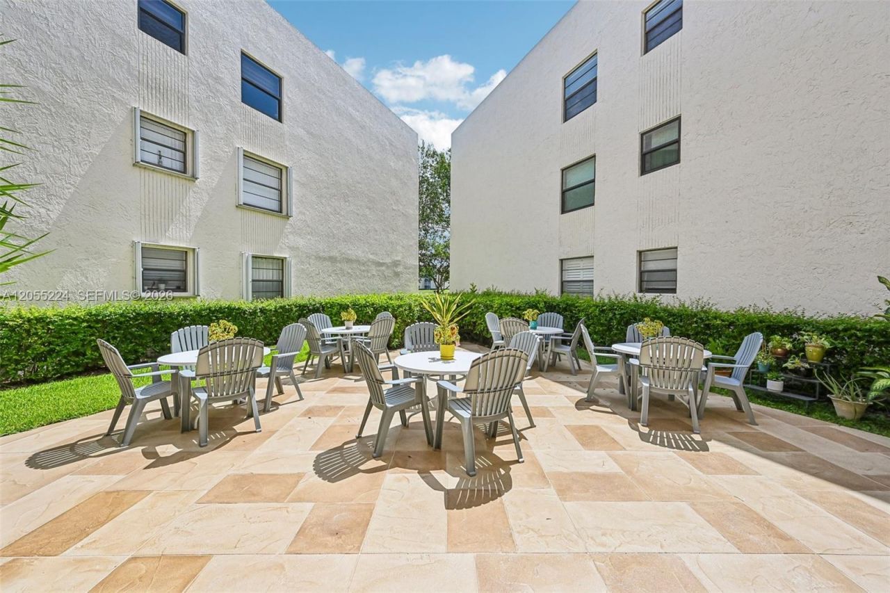 7468 Fairfax Dr , Unit 302, Tamarac, FL 33321 Photo