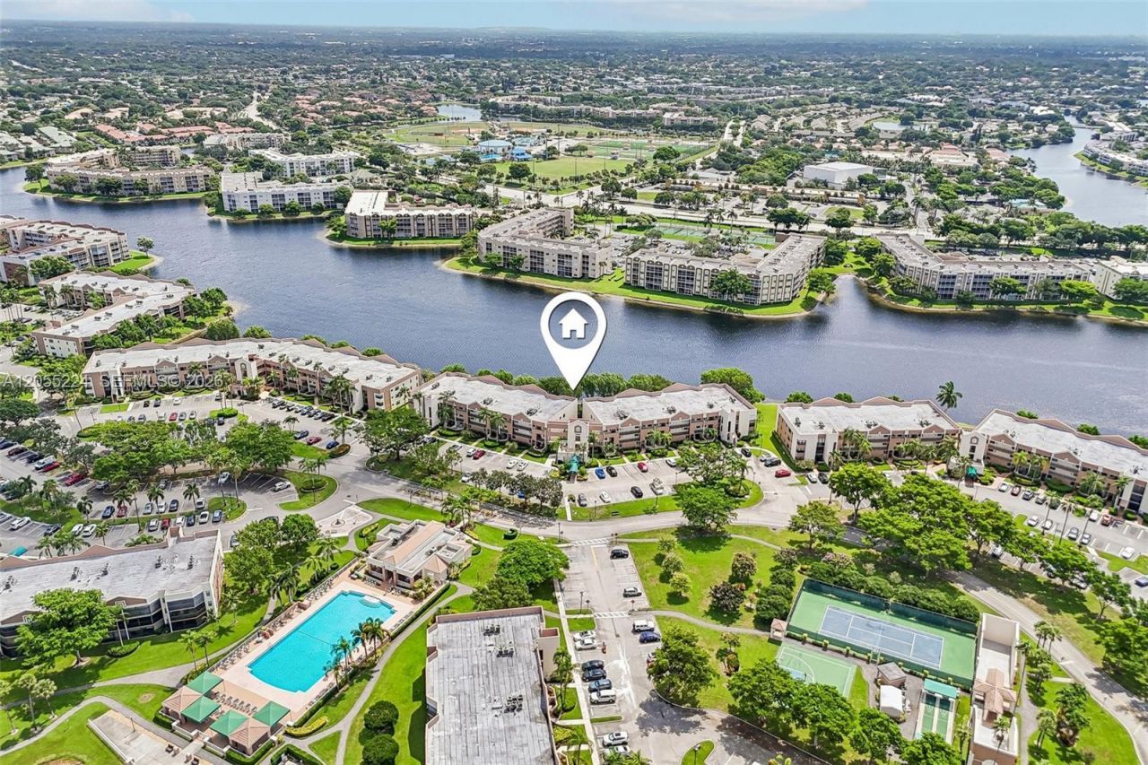 7468 Fairfax Dr , Unit 302, Tamarac, FL 33321 Photo