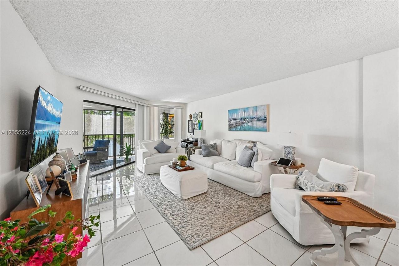 7468 Fairfax Dr , Unit 302, Tamarac, FL 33321 Photo