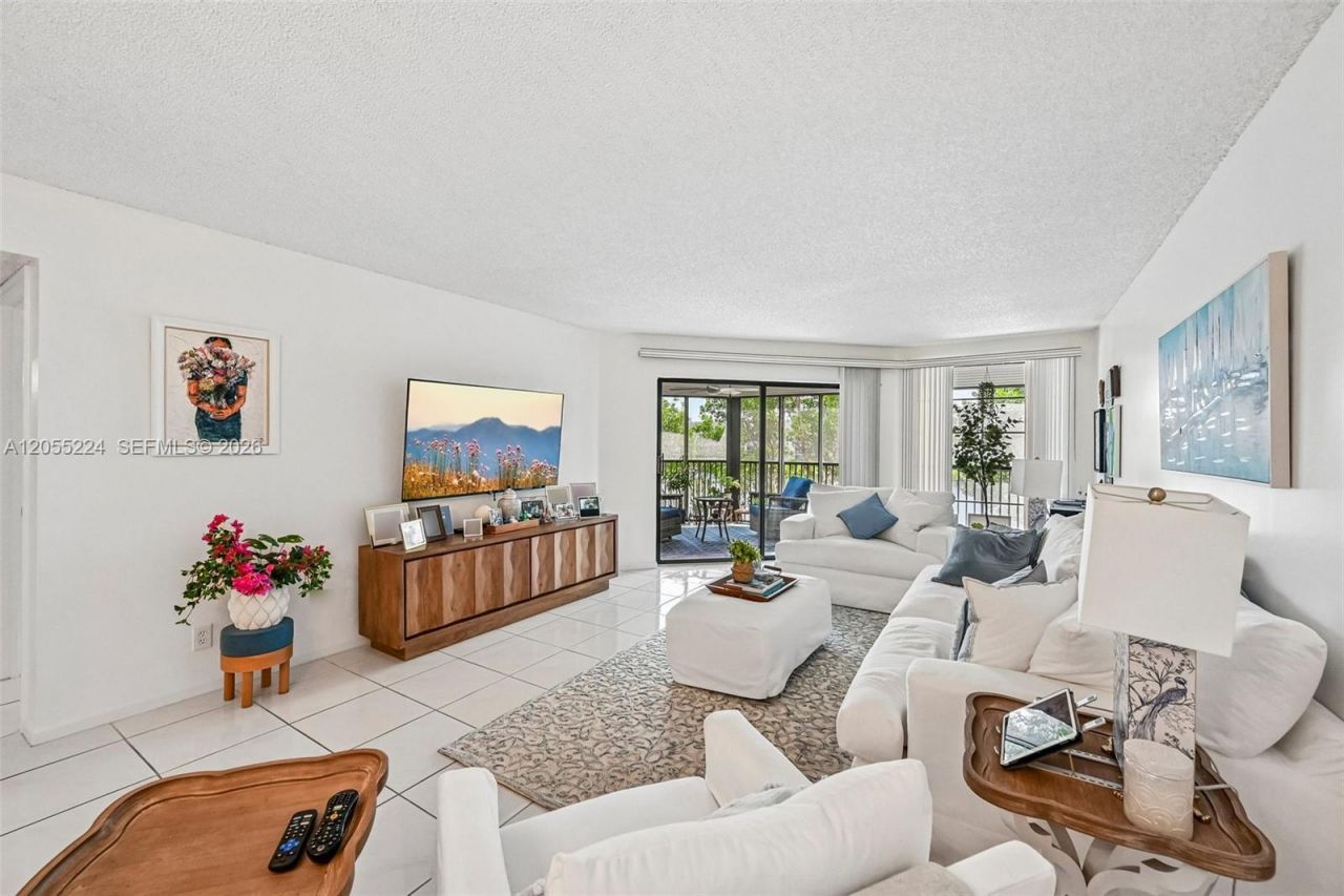 7468 Fairfax Dr , Unit 302, Tamarac, FL 33321 Photo