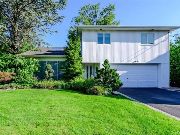 6 Geoffrey Lane, Hewlett, NY 11557