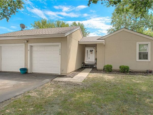 10846 Bradshaw Street, Overland Park, KS 66210