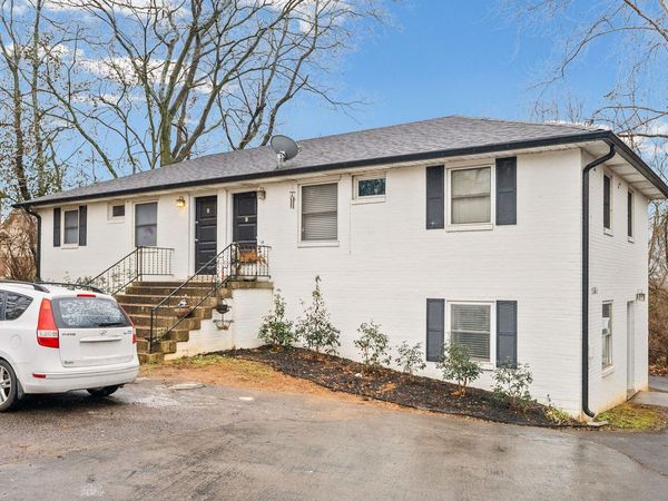 1860 Memorial Dr , Unit C, Clarksville, TN 37043