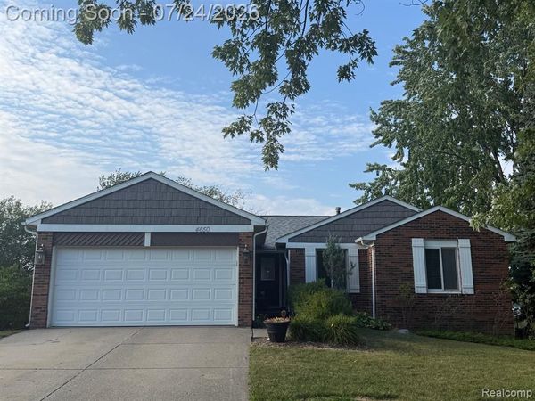 4650 Island Park Drive, Waterford Twp, MI 48329