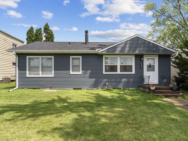 2521 N Division Street , Davenport, IA 52804