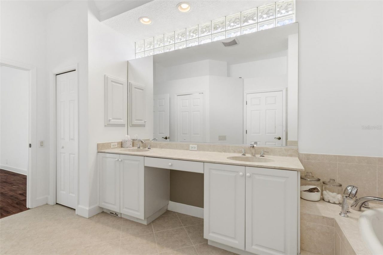 8644 54th Avenue Circle E, Bradenton, FL 34211 Photo
