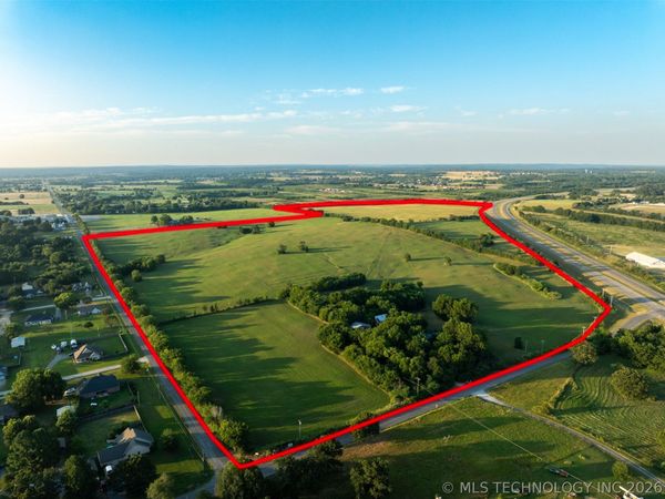17022 W Grandview Road , Tahlequah, OK 74464