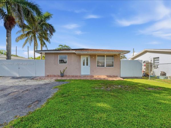 827 SW 3rd St , Florida City, FL 33034