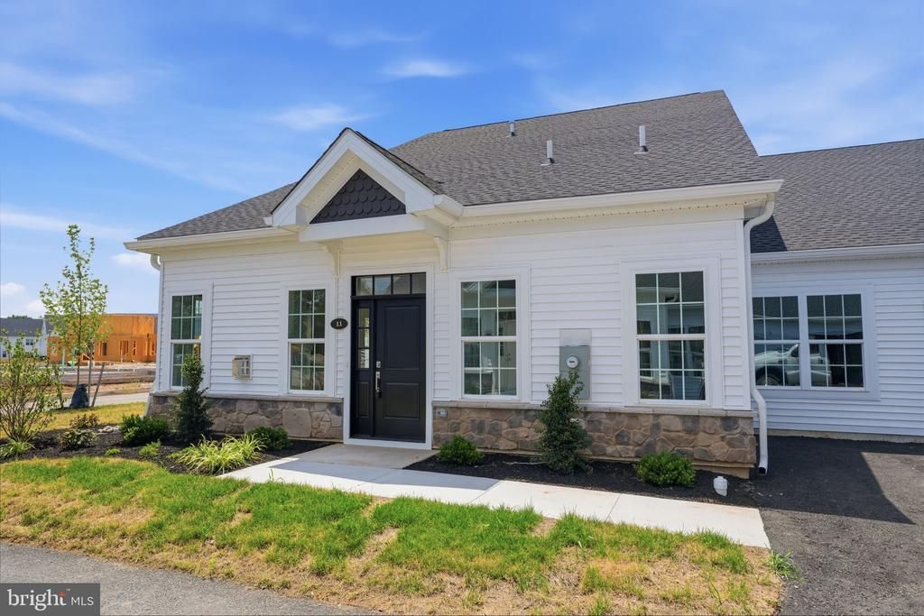 11 CEDAR CIRCLE , LEVITTOWN, PA 19055