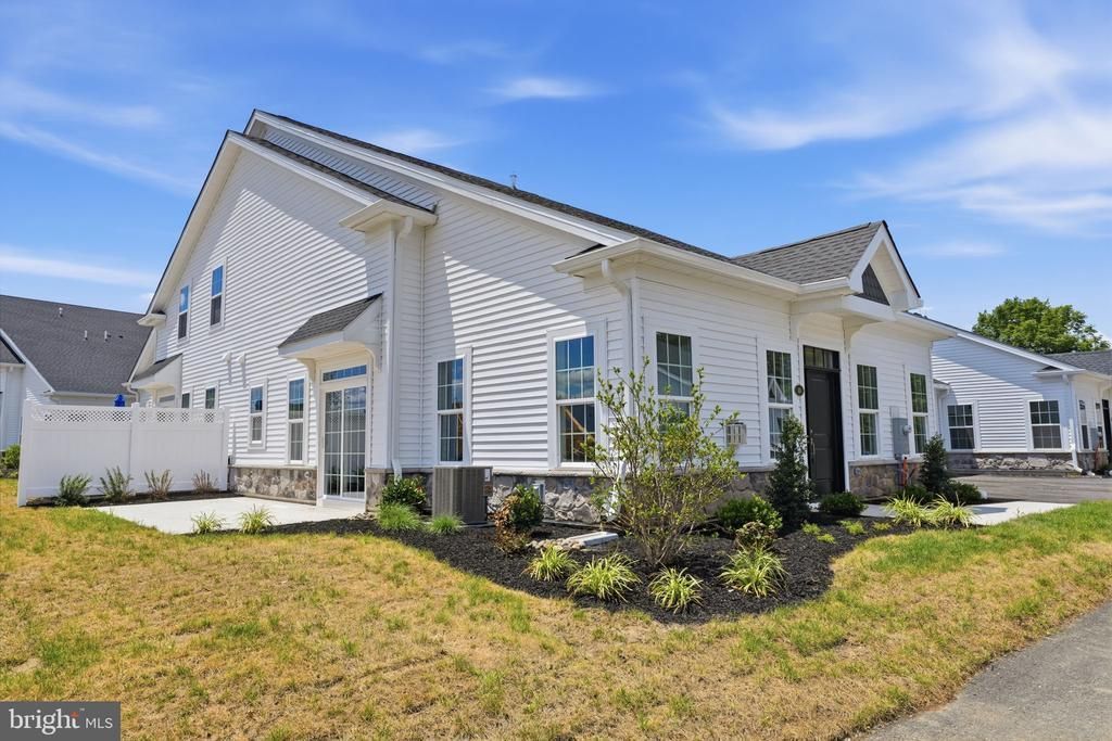 11 CEDAR CIRCLE , LEVITTOWN, PA 19055