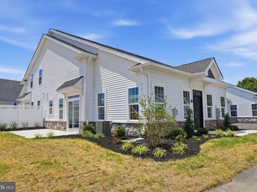 11 CEDAR CIRCLE, Unit #6, LEVITTOWN, PA 19055