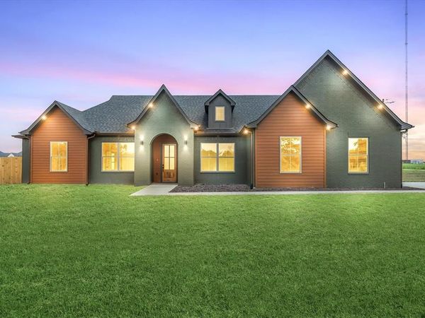 15558 CR 436 , Lindale, TX 75771