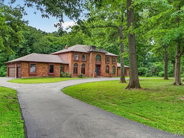 1940 Windmoor Place, Town and Country, MO 63131