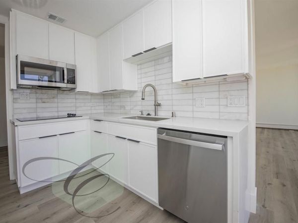 8111 Camino del Oro , San Diego, CA 92037