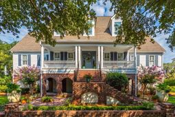 194 Beresford Creek Street photo 4