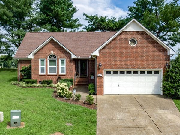 5026 Camelot Dr, Columbia, TN 38401