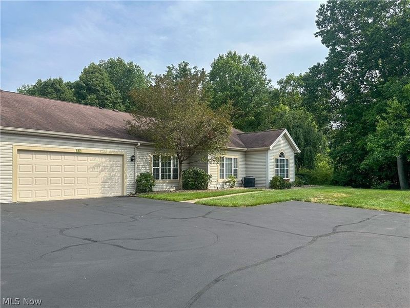 34 Woodland Chase Boulevard, Niles, OH 44446 Photo 2