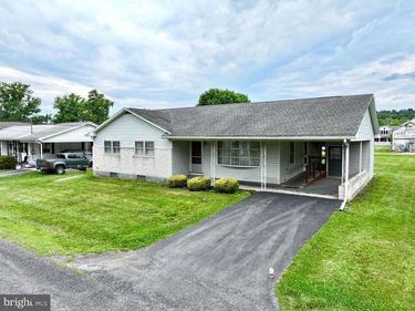 124 VINE STREET , MIDDLEBURG, PA 17842