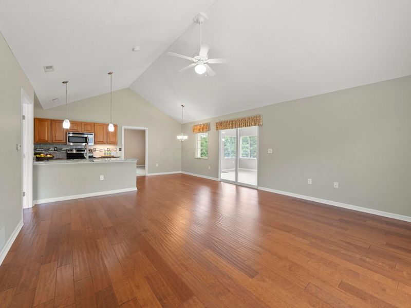 5686 Asherton Woods Drive, Unit 8, Westerville, OH 43081 Photo 2