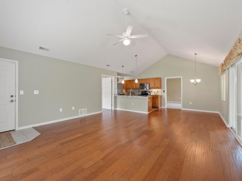 5686 Asherton Woods Drive, Unit 8, Westerville, OH 43081 Photo 3