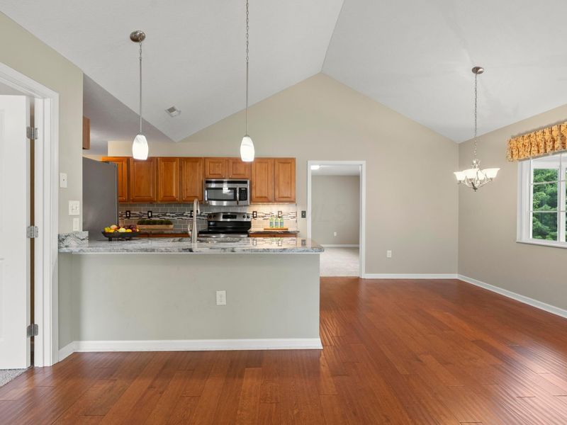 5686 Asherton Woods Drive, Unit 8, Westerville, OH 43081 Photo 4