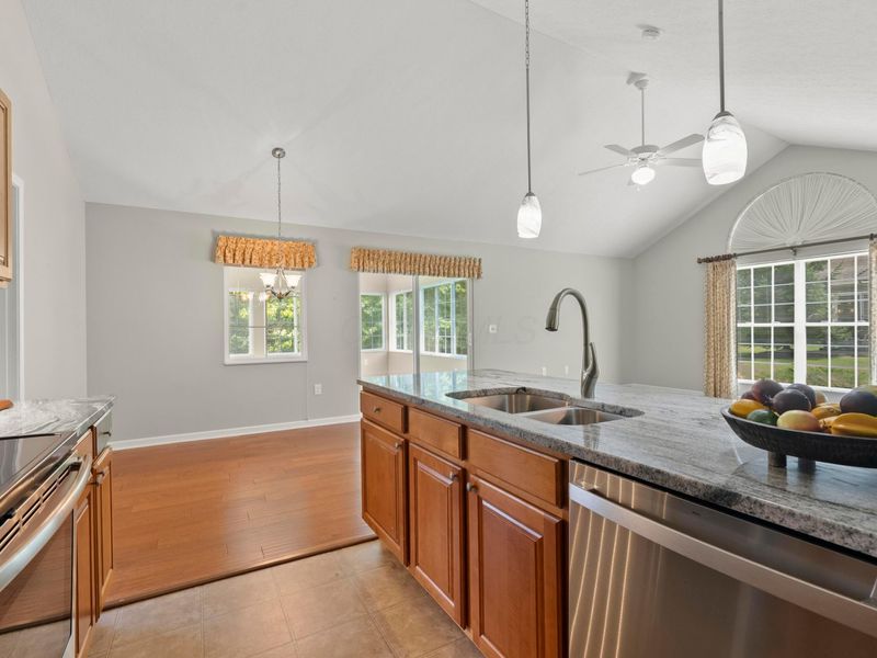 5686 Asherton Woods Drive, Unit 8, Westerville, OH 43081 Photo 7