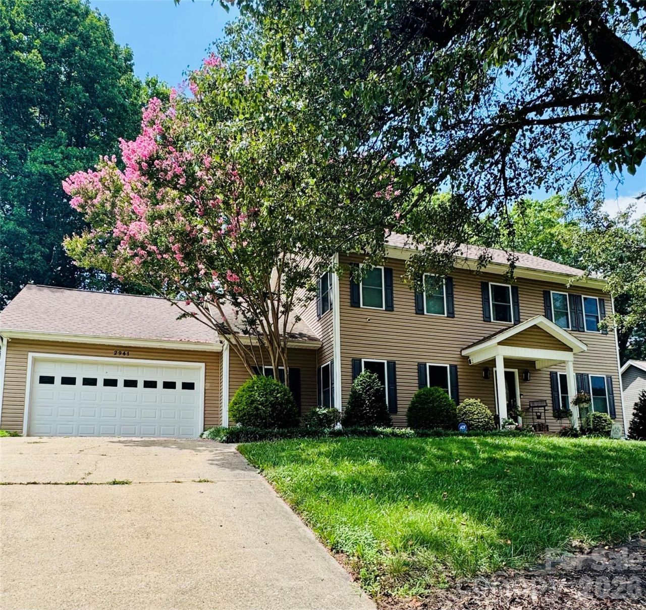 2941 8th Street Court Ne, Hickory, NC 28601 Main Photo