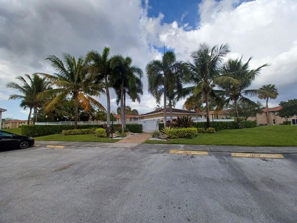 10036 Twin Lakes Drive, Unit 37-f, Coral Springs, FL 33071