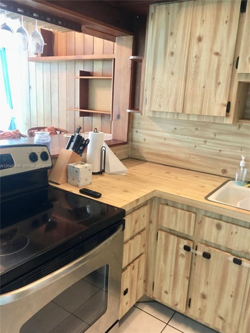 2899 Collins Ave , Unit 1143, Miami Beach, FL 33140 Photo