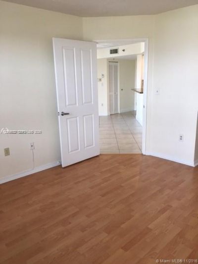 2351 Douglas Rd , Unit 909, Miami, FL 33145 Photo