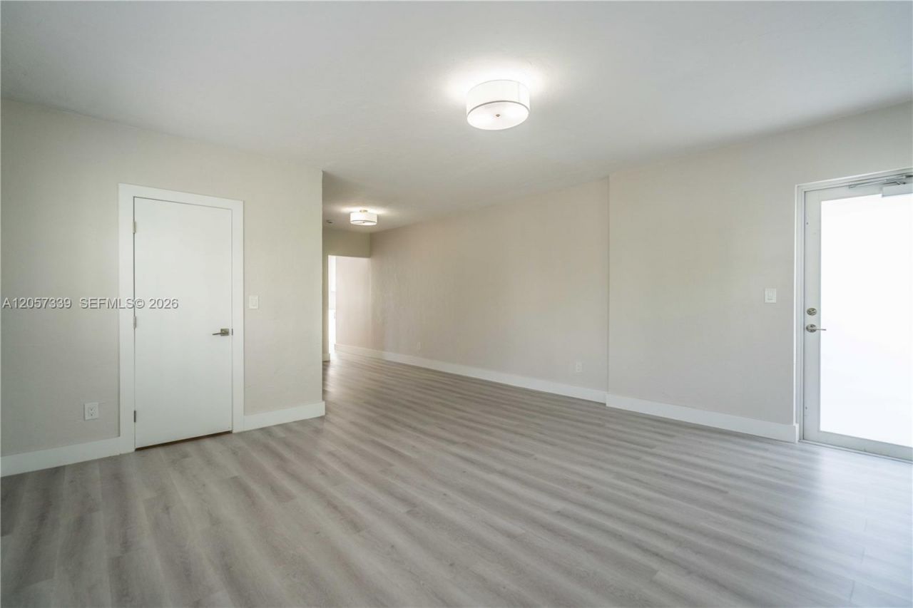 2416 Flamingo Dr , Unit 15, Miami Beach, FL 33140 Photo