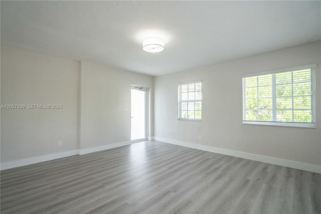 2416 Flamingo Dr , Unit 15, Miami Beach, FL 33140 Photo