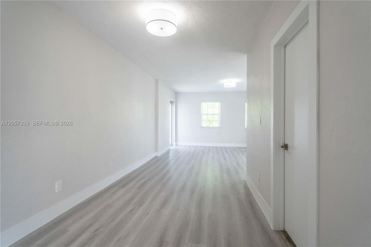 2416 Flamingo Dr , Unit 15, Miami Beach, FL 33140 Photo