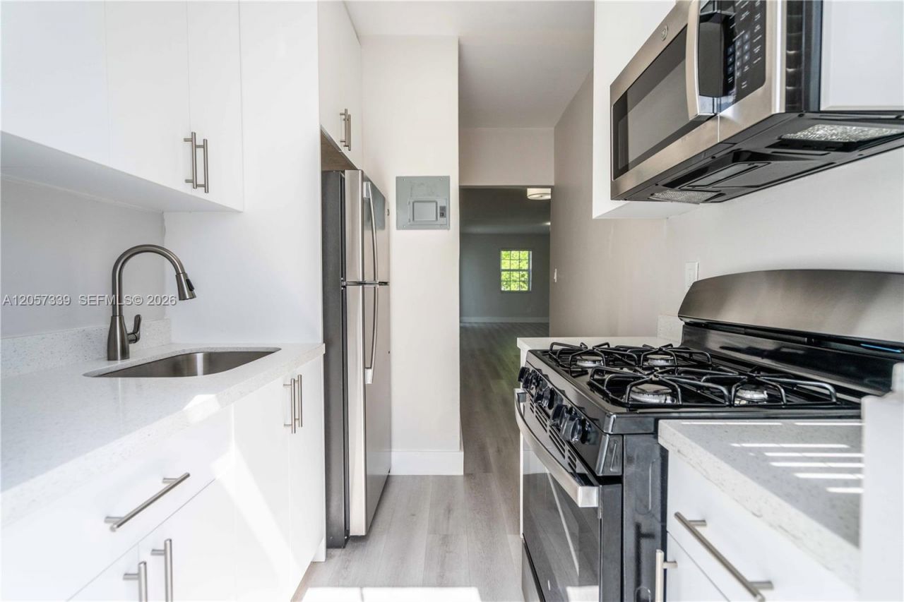 2416 Flamingo Dr , Unit 15, Miami Beach, FL 33140 Photo
