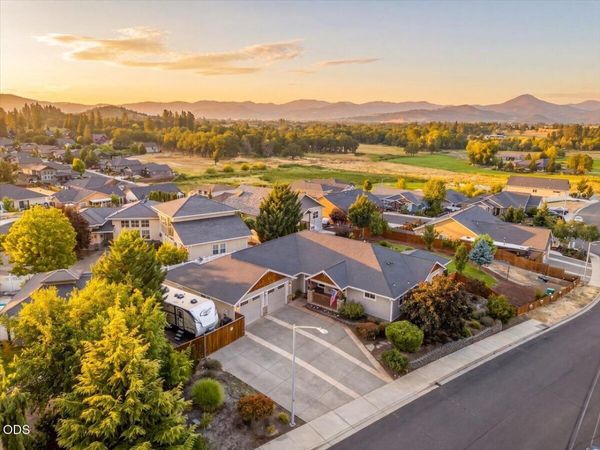 83 Hidden Valley Drive, Eagle Point, OR 97524