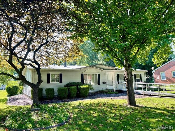 1205 N Locust Street , Litchfield, IL 62056