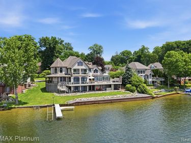 997 Thompson Shore Drive , Oceola Twp, MI 48843