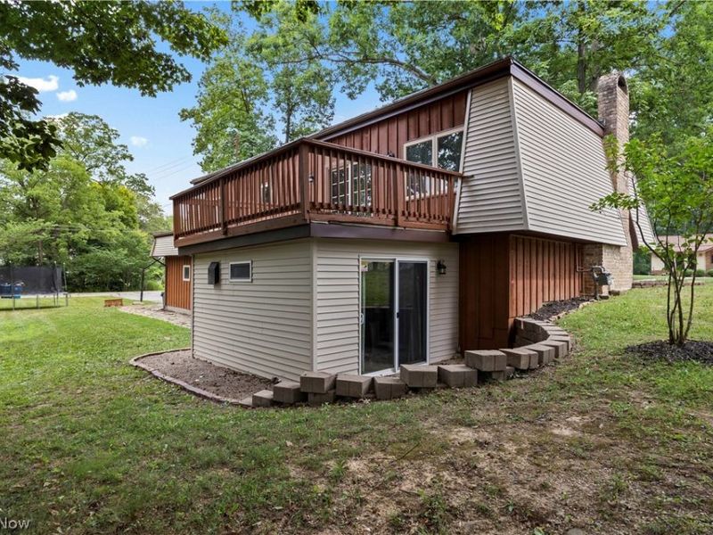 823 Willow Hollow Court, Amherst, OH 44001 Photo 2
