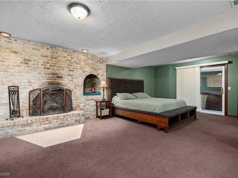 823 Willow Hollow Court, Amherst, OH 44001 Photo 3
