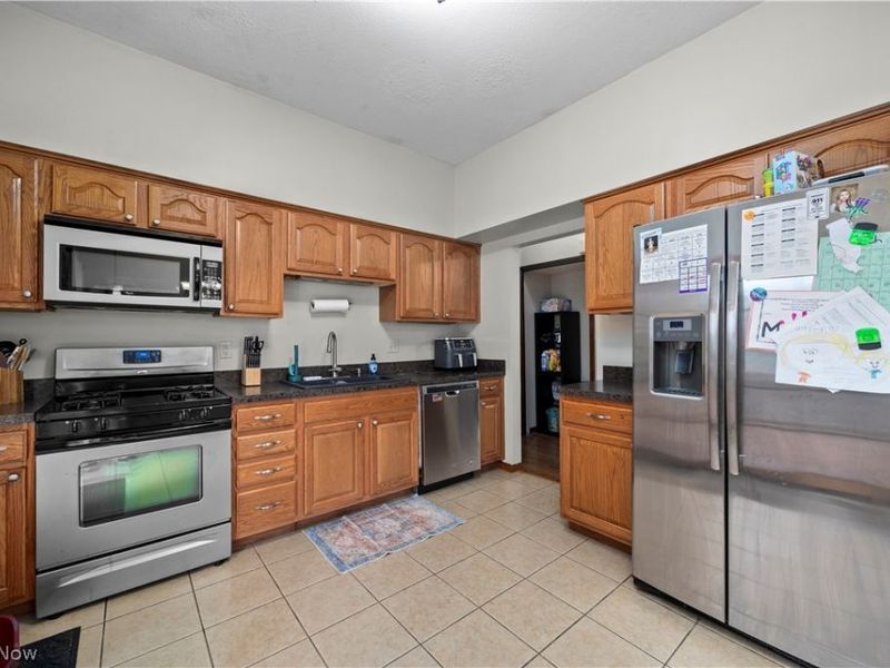 823 Willow Hollow Court, Amherst, OH 44001 Photo 4
