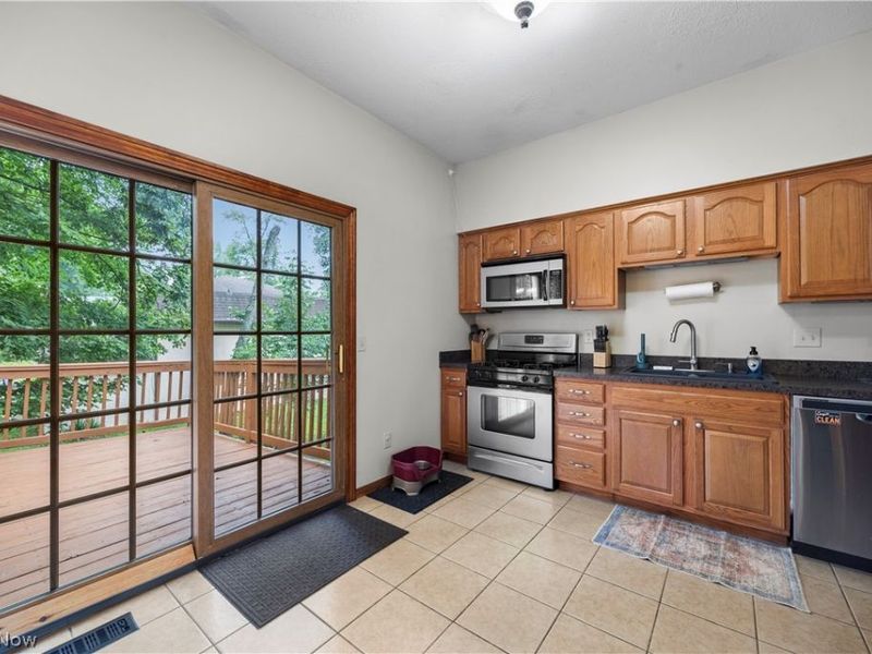 823 Willow Hollow Court, Amherst, OH 44001 Photo 7